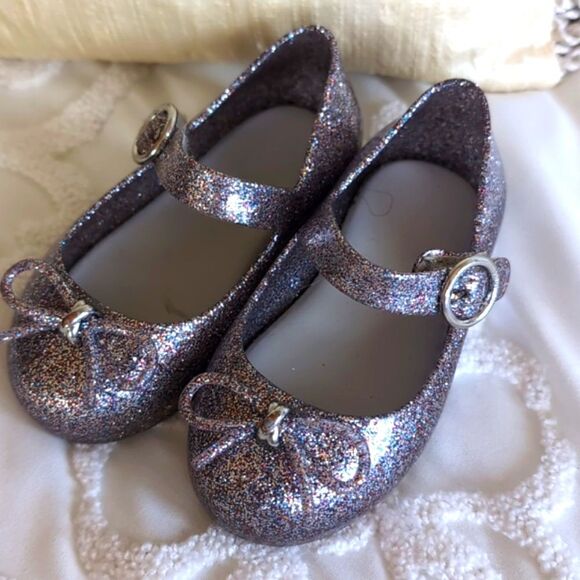 Sweet Love Flat in Silver Glitter for Babies - Mini Melissa Size 6 - Picture 1 of 7